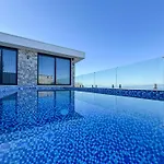 Vater By The Lake Villa *